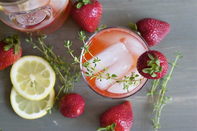 Summer Drink Makeovers With Flavor-Infused Simple Syrups [Strawberry-Thyme Lemonade] - offbeat + inspired